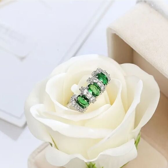 Emerald Green Stone Inspired Statement Ring - Picture 4 of 12